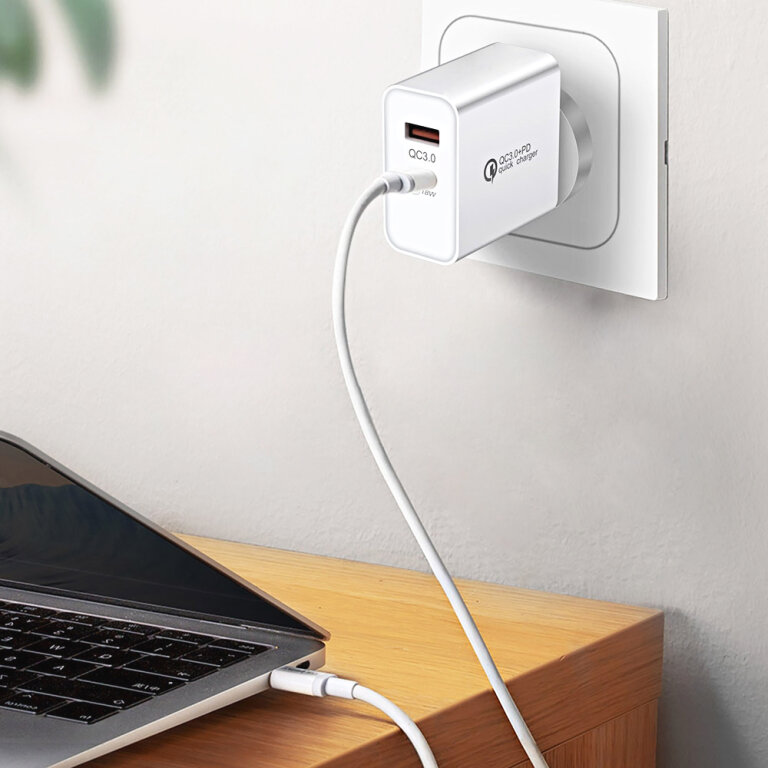 ŁADOWARKA SIECIOWA MONTIS MT008 USB 3.0 QC USB-C (6)